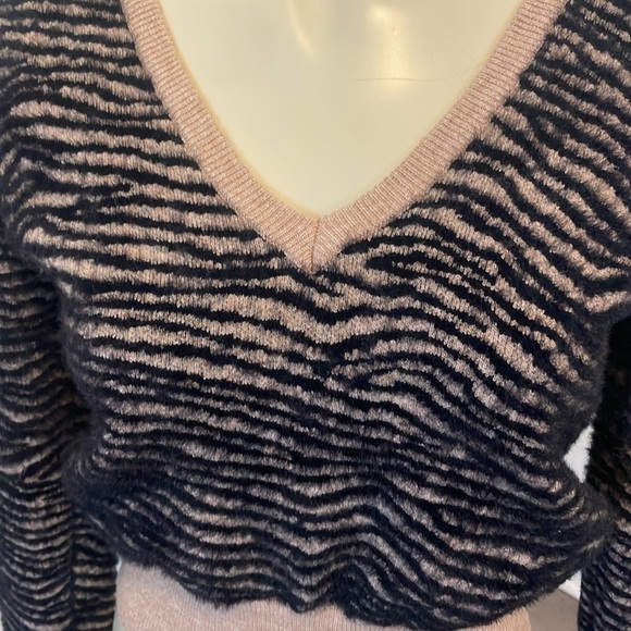 Astr the Label Tan and Black Zebra Print Fuzzy Cozy Sweater XS - Picture 3 of 6